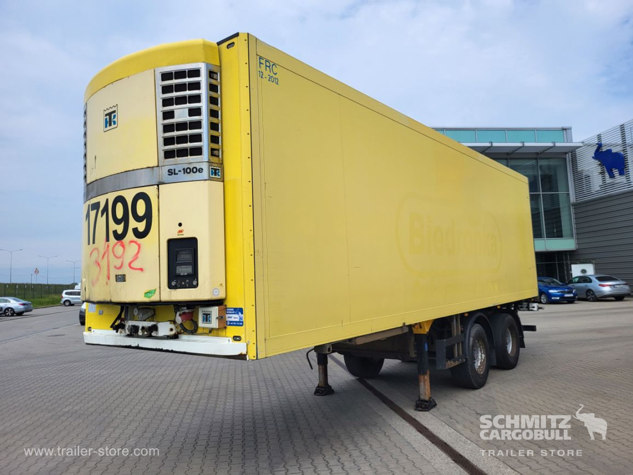 SCHMITZ Insulated/refrigerated box Taillift - Semi-trailer berpendingin: gambar 1 SCHMITZ Insulated/refrigerated box Taillift - Semi-trailer berpendingin: gambar 1