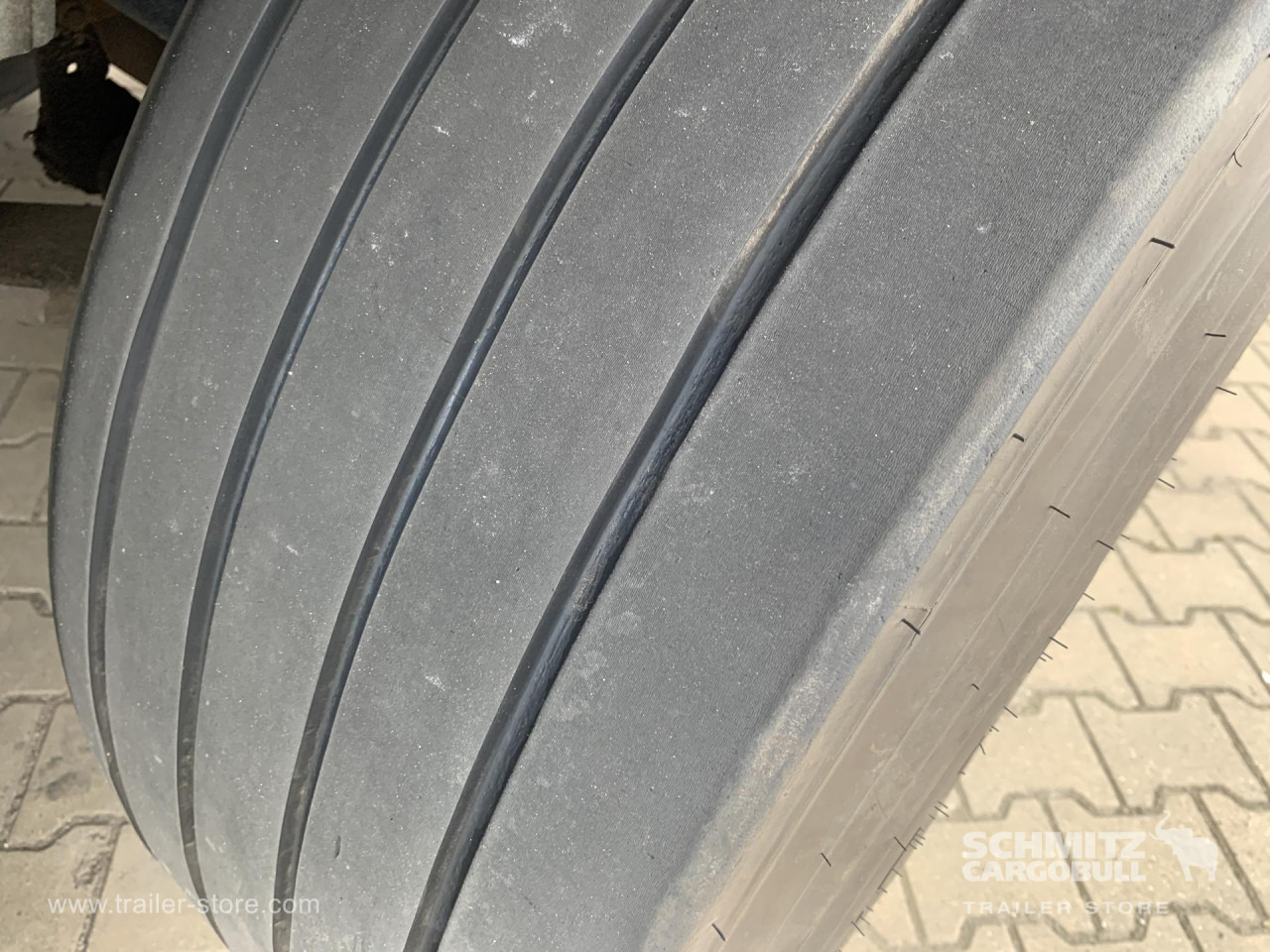 SCHMITZ Reefer Standard Taillift - Semi-trailer isotermal: gambar 4 SCHMITZ Reefer Standard Taillift - Semi-trailer isotermal: gambar 4
