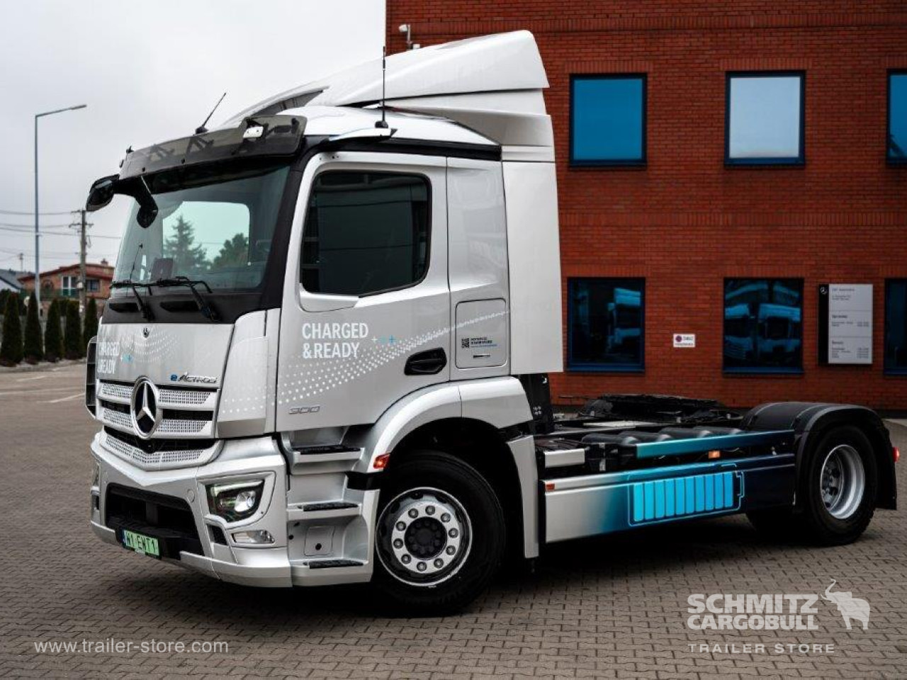 MERCEDES-BENZ Standard tractor unit - Tractor head: gambar 1 MERCEDES-BENZ Standard tractor unit - Tractor head: gambar 1