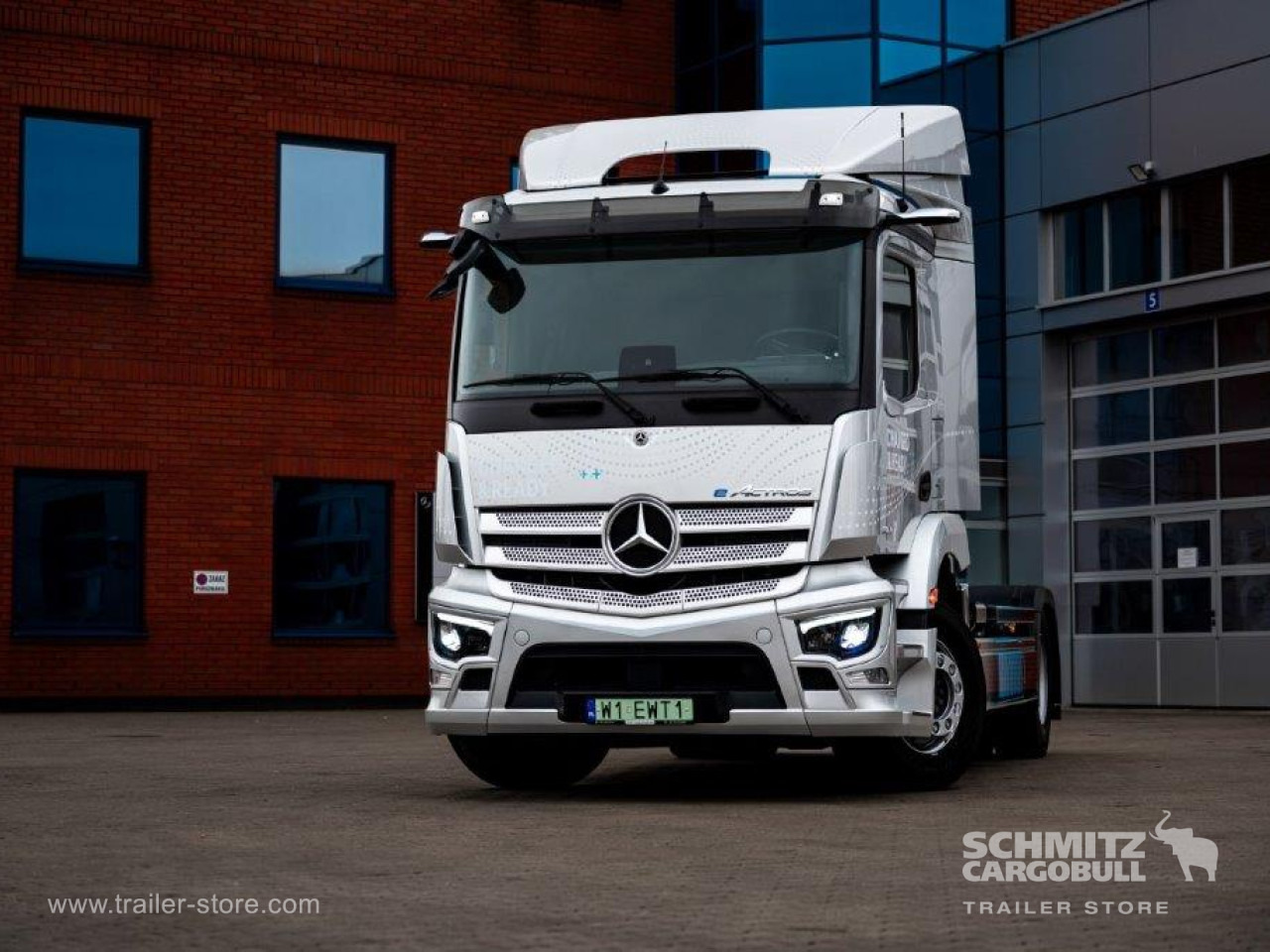 MERCEDES-BENZ Standard tractor unit - Tractor head: gambar 2 MERCEDES-BENZ Standard tractor unit - Tractor head: gambar 2