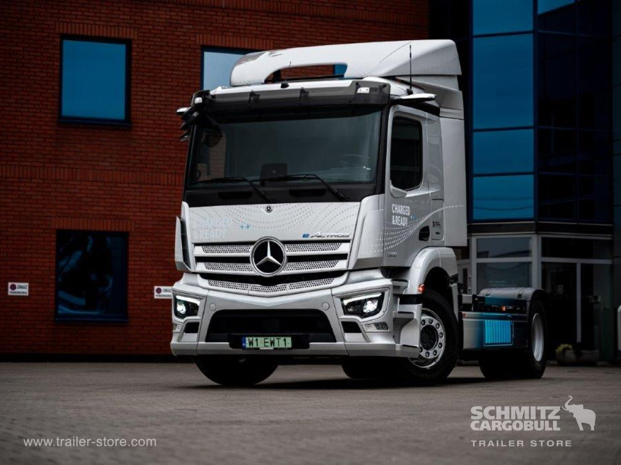 MERCEDES-BENZ Standard tractor unit - Tractor head: gambar 4 MERCEDES-BENZ Standard tractor unit - Tractor head: gambar 4