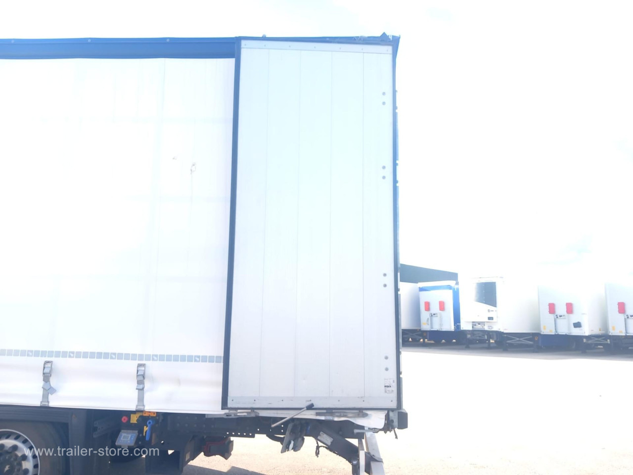 SCHMITZ Curtainsider Mega - Semi-trailer dengan terpal samping: gambar 5 SCHMITZ Curtainsider Mega - Semi-trailer dengan terpal samping: gambar 5