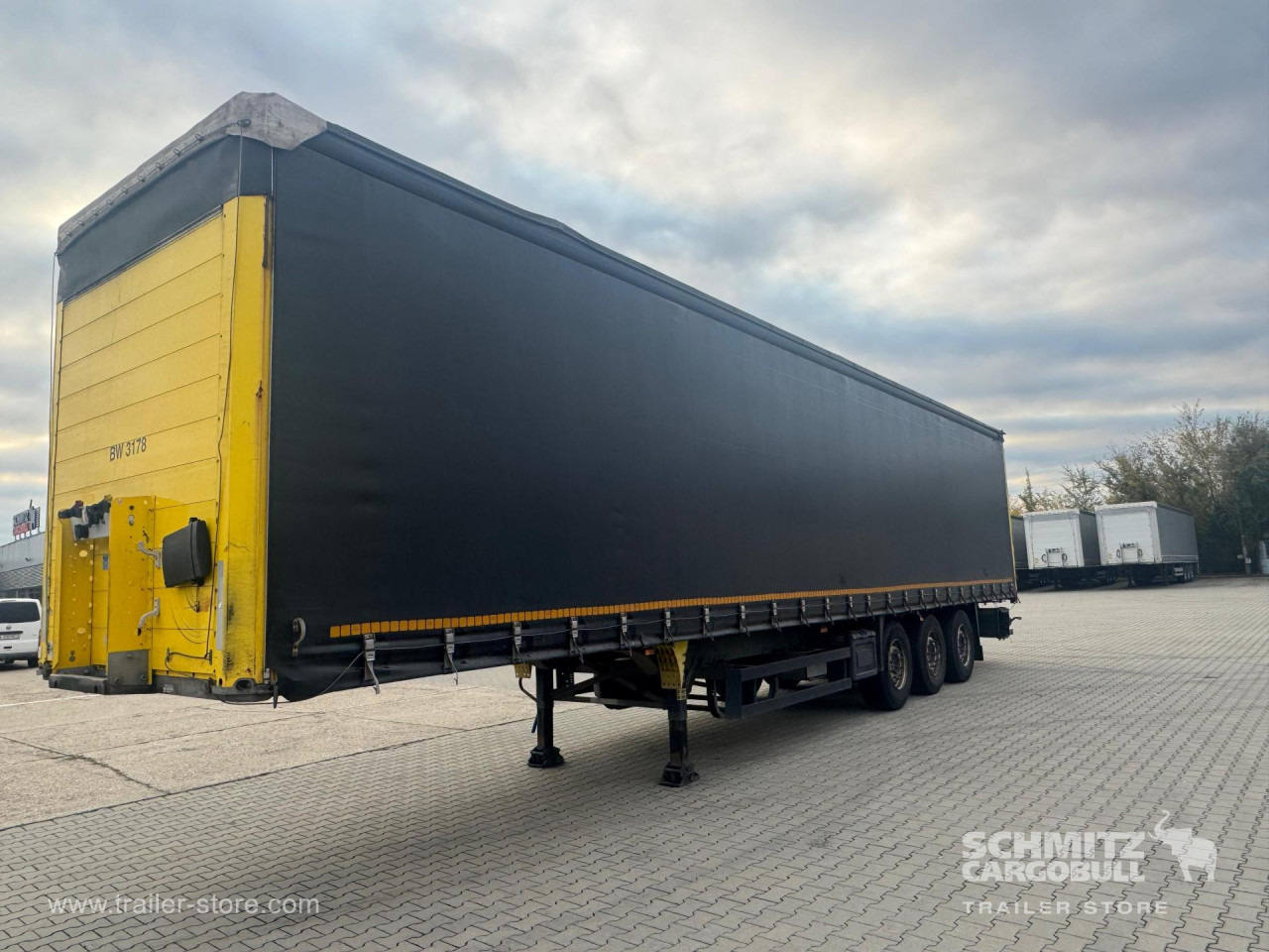 SCHMITZ Curtainsider Standard - Semi-trailer dengan terpal samping: gambar 4 SCHMITZ Curtainsider Standard - Semi-trailer dengan terpal samping: gambar 4