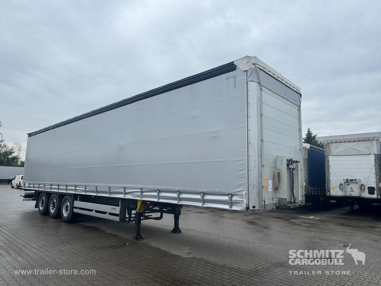 SCHMITZ Curtainsider Standard - Semi-trailer dengan terpal samping: gambar 1 SCHMITZ Curtainsider Standard - Semi-trailer dengan terpal samping: gambar 1