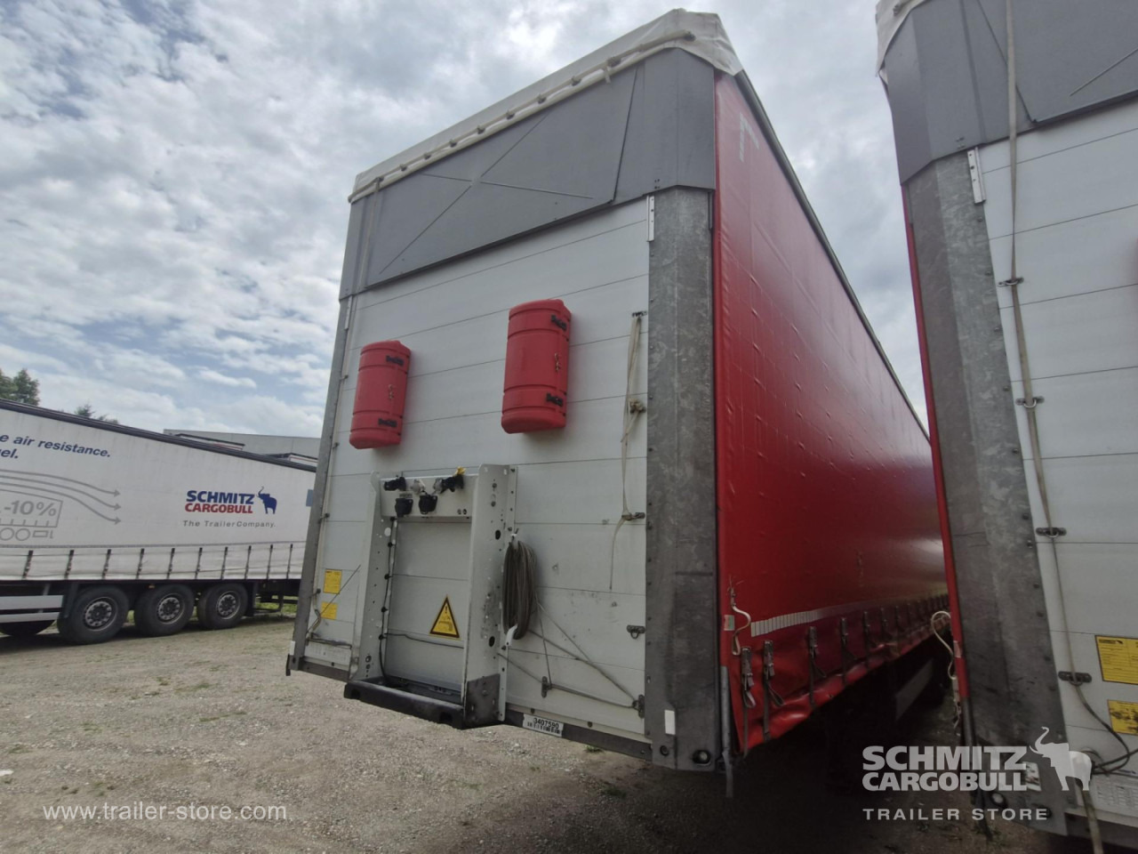 SCHMITZ Curtainsider Varios - Semi-trailer dengan terpal samping: gambar 3 SCHMITZ Curtainsider Varios - Semi-trailer dengan terpal samping: gambar 3