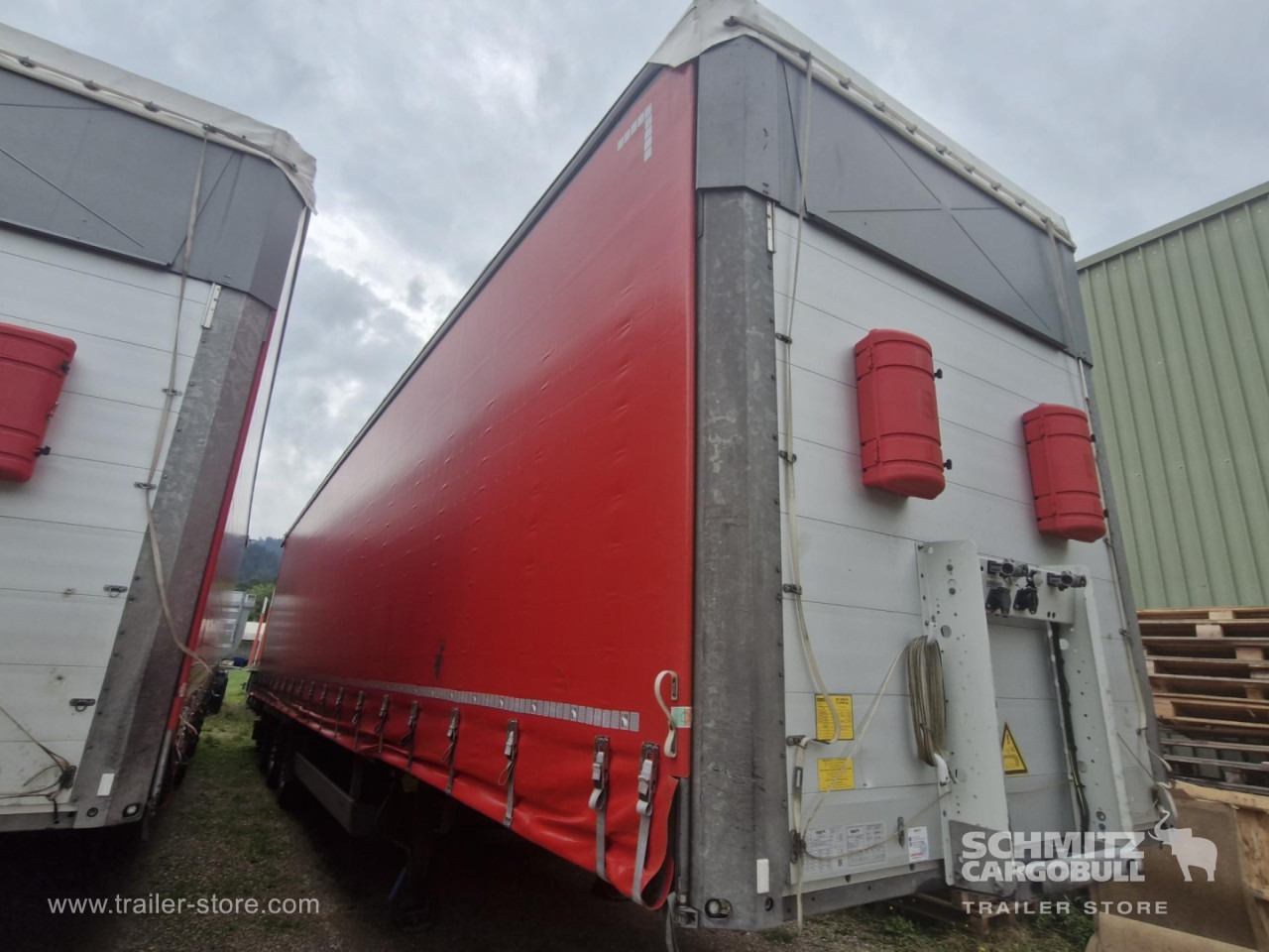 SCHMITZ Curtainsider Varios - Semi-trailer dengan terpal samping: gambar 1 SCHMITZ Curtainsider Varios - Semi-trailer dengan terpal samping: gambar 1