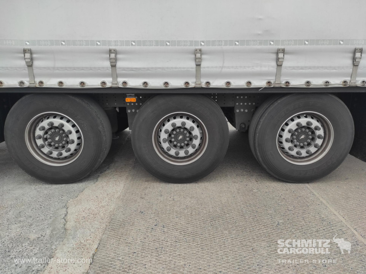 SCHMITZ Напівпричіп Стандартний - Semi-trailer dengan terpal samping: gambar 5 SCHMITZ Напівпричіп Стандартний - Semi-trailer dengan terpal samping: gambar 5