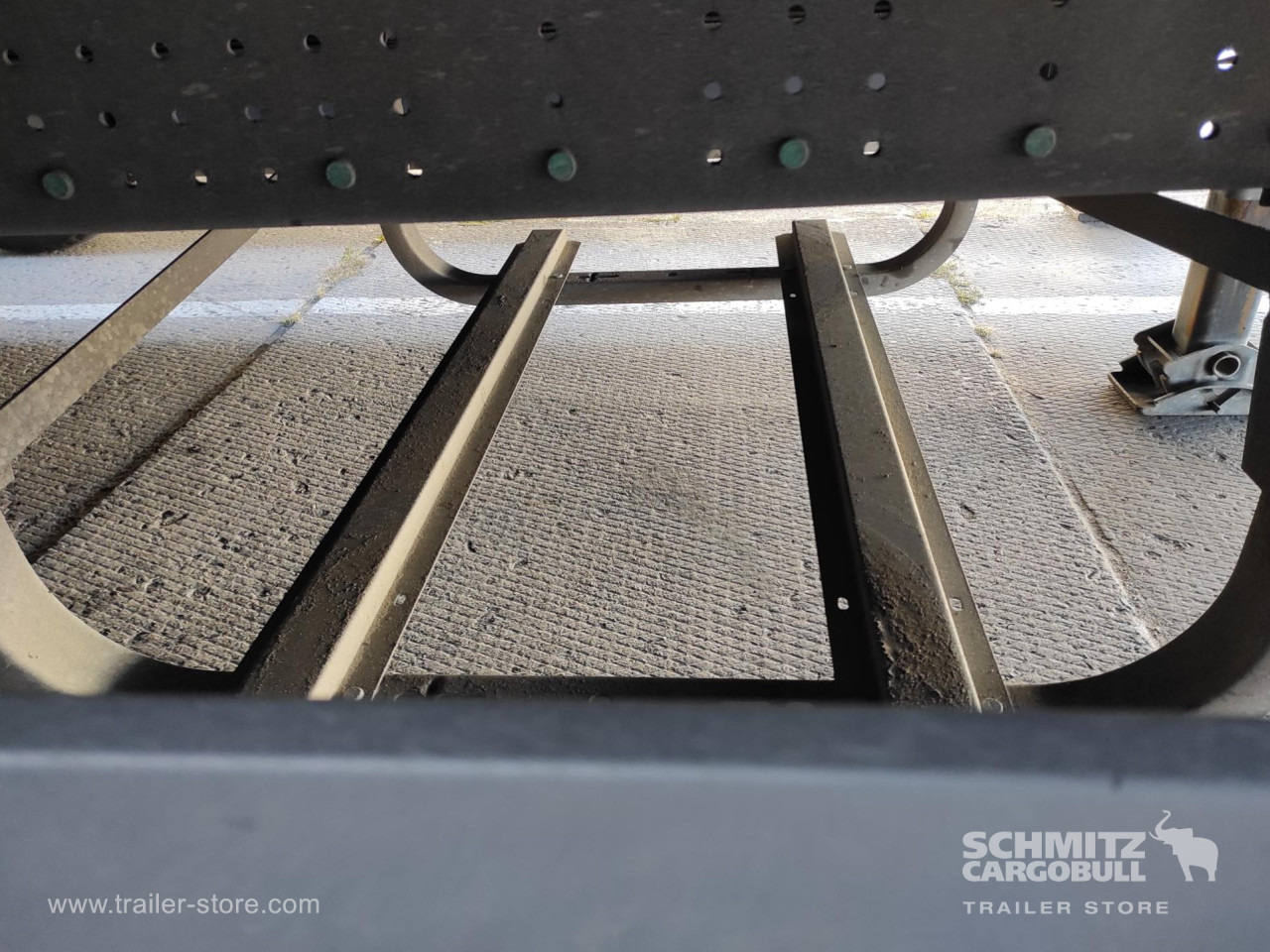 SCHMITZ Напівпричіп Стандартний - Semi-trailer dengan terpal samping: gambar 4 SCHMITZ Напівпричіп Стандартний - Semi-trailer dengan terpal samping: gambar 4