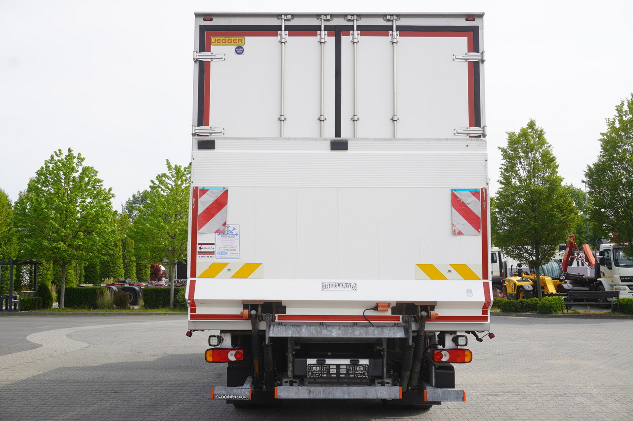 DAF LF 16.260 / Jegger Refrigerator / Carrier Supra 750 / DHOLLANDIA 1500 kg / Sleeper cab - Truk berpendingin: gambar 4 DAF LF 16.260 / Jegger Refrigerator / Carrier Supra 750 / DHOLLANDIA 1500 kg / Sleeper cab - Truk berpendingin: gambar 4