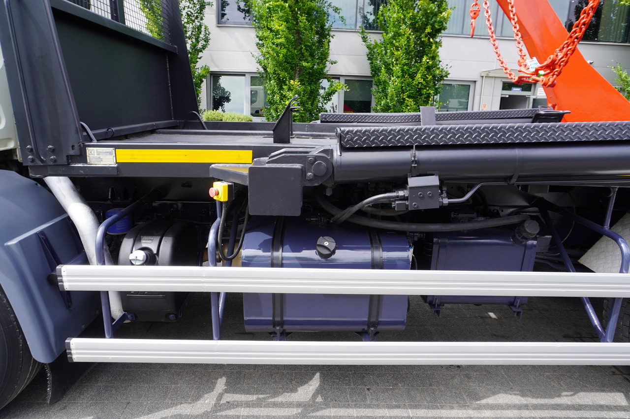 Truk skip loader DAF LF 55.220 Skip loader GUIMA PALFINGER M14T: gambar 24 Truk skip loader DAF LF 55.220 Skip loader GUIMA PALFINGER M14T: gambar 24