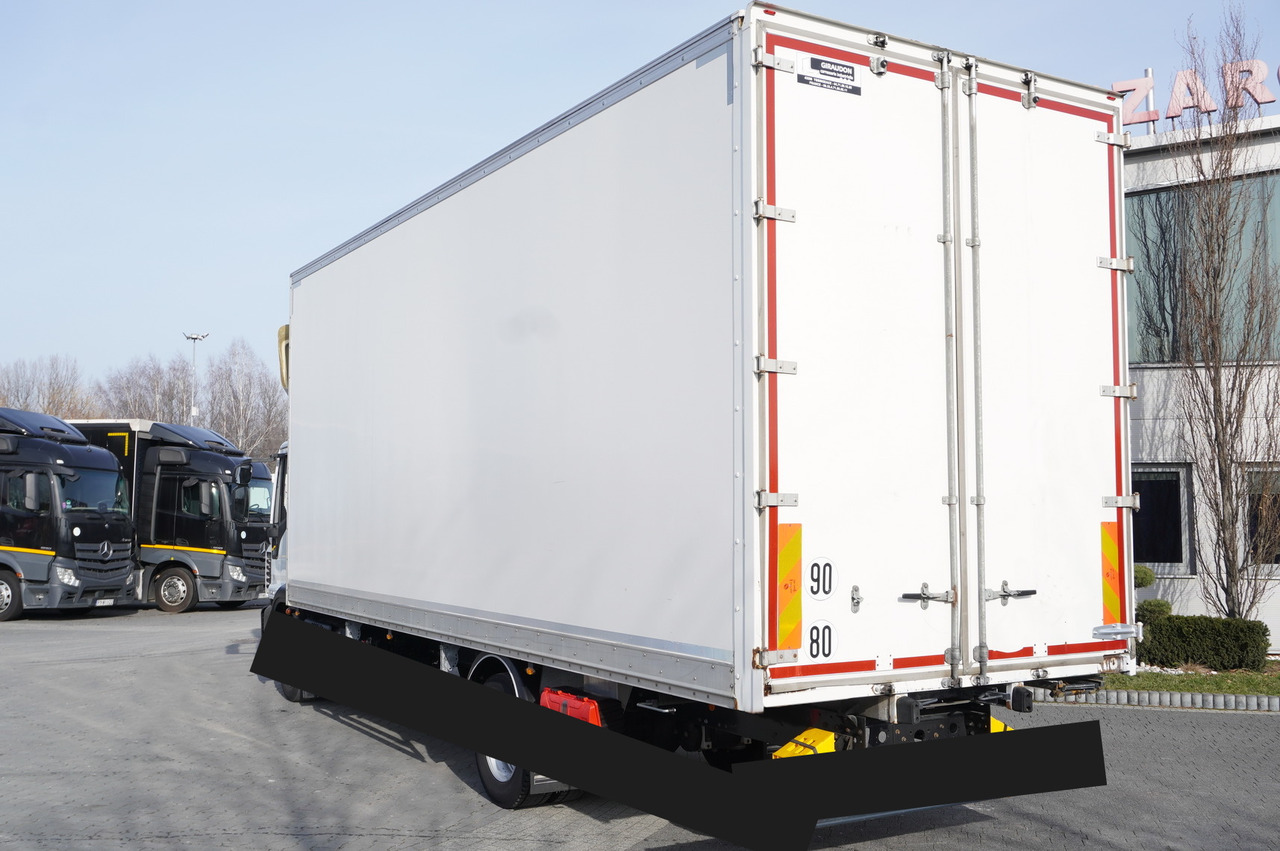 Giraudon 120.190 - Tukar tubuh box: gambar 4 Giraudon 120.190 - Tukar tubuh box: gambar 4