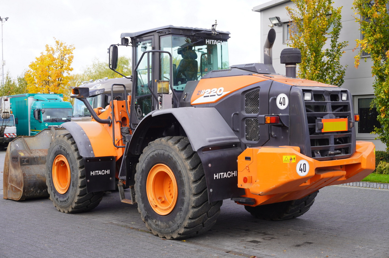 HITACHI ZW220 articulated loader / 2 buckets - Wheel loader: gambar 4 HITACHI ZW220 articulated loader / 2 buckets - Wheel loader: gambar 4