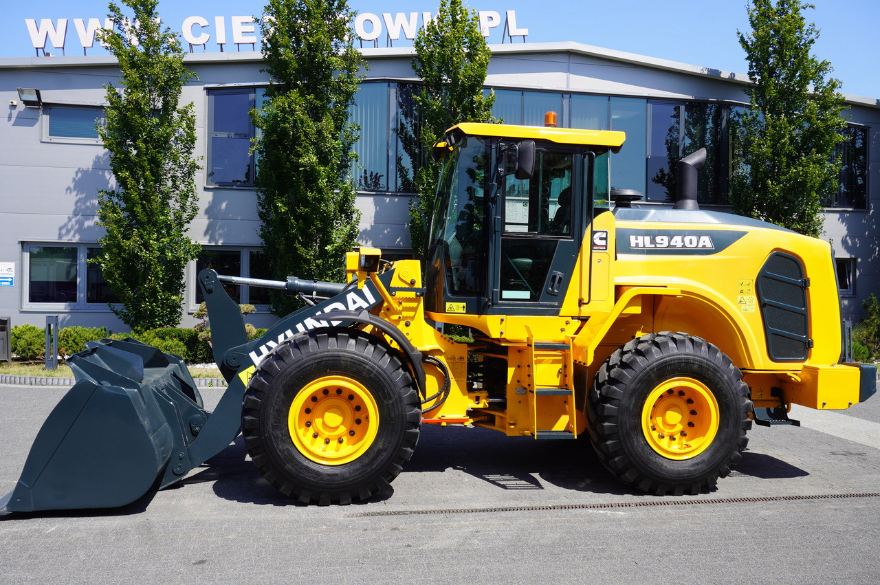 HYUNDAI HL940A articulated loader / year 2021 / weight 13.5t year of production 2021 - Wheel loader: gambar 3 HYUNDAI HL940A articulated loader / year 2021 / weight 13.5t year of production 2021 - Wheel loader: gambar 3