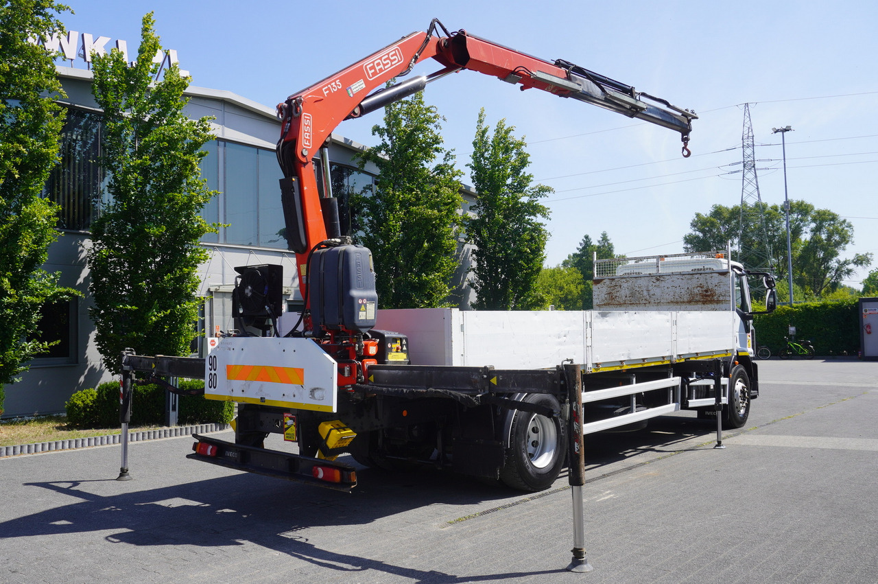 IVECO EUROCARGO 190-280L / FASSI F135A / 8 M / Lift cap. 5580 kg - Truk flatbed, Truk derek: gambar 3 IVECO EUROCARGO 190-280L / FASSI F135A / 8 M / Lift cap. 5580 kg - Truk flatbed, Truk derek: gambar 3