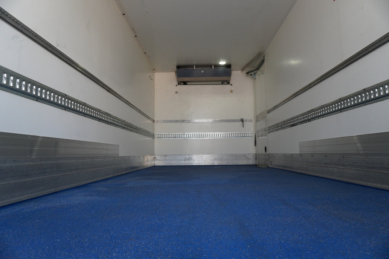 IVECO Eurocargo 100-190 4x2 E6 / Refrigerator / Dhollandia 1.5 T - Truk berpendingin: gambar 5 IVECO Eurocargo 100-190 4x2 E6 / Refrigerator / Dhollandia 1.5 T - Truk berpendingin: gambar 5