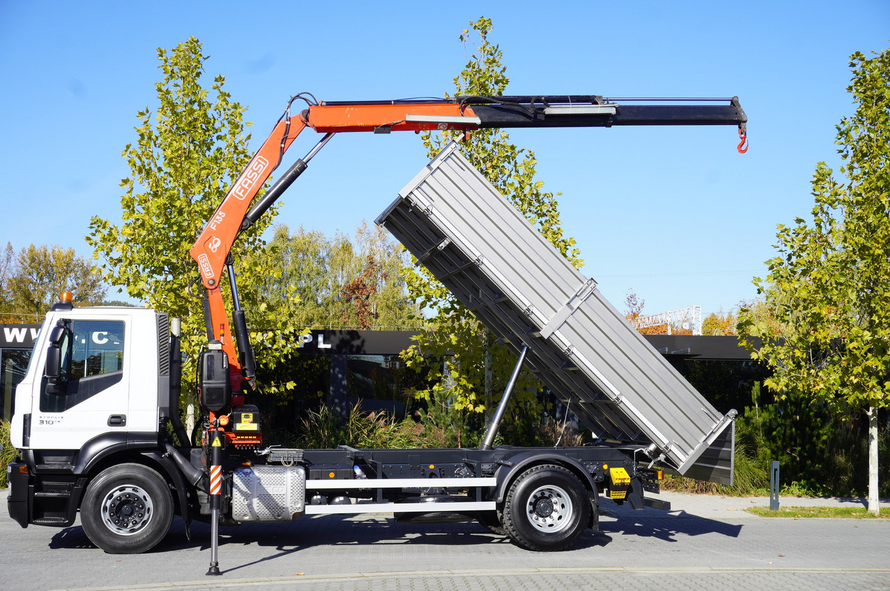 IVECO Stralis 310 E6 / NEW 3-sided tipper / Fassi F135 crane with remote control - Truk jungkit, Truk derek: gambar 4 IVECO Stralis 310 E6 / NEW 3-sided tipper / Fassi F135 crane with remote control - Truk jungkit, Truk derek: gambar 4