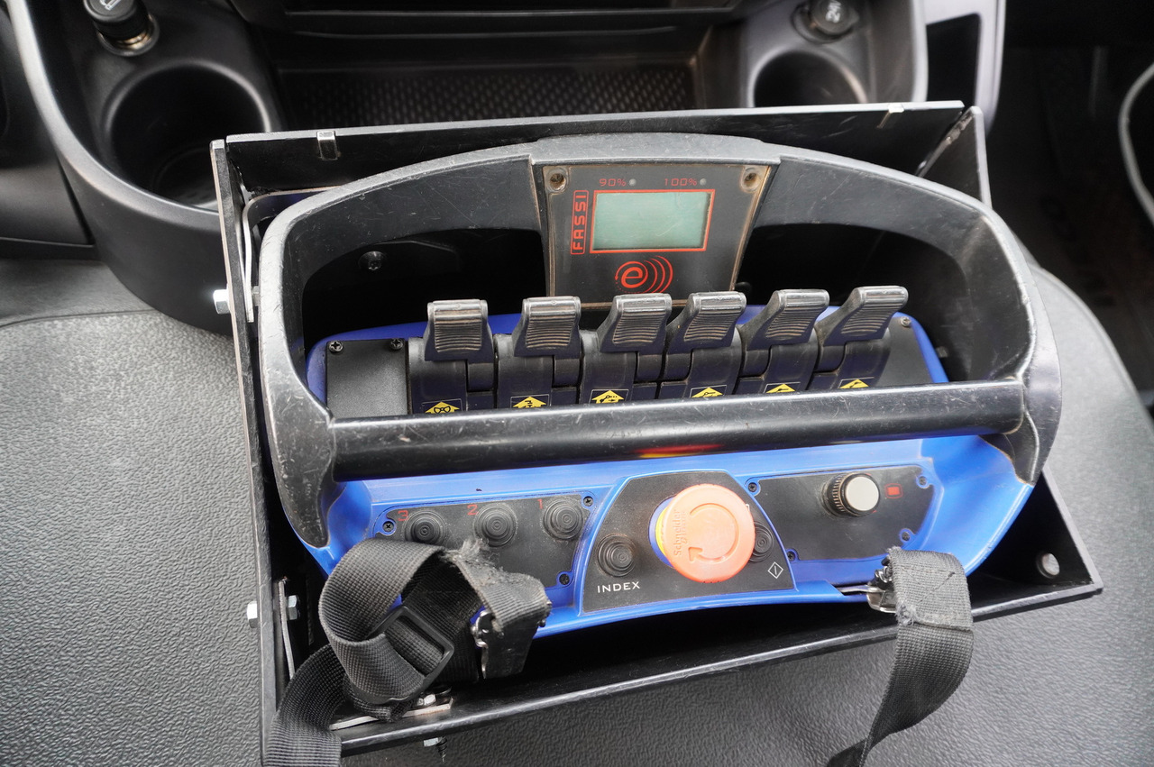 Truk derek IVECO Stralis X-Way 310 4x2 E6 / Fassi F155 crane / 670 MTH / Remote control / Rotator / 130 tho. km: gambar 16 Truk derek IVECO Stralis X-Way 310 4x2 E6 / Fassi F155 crane / 670 MTH / Remote control / Rotator / 130 tho. km: gambar 16