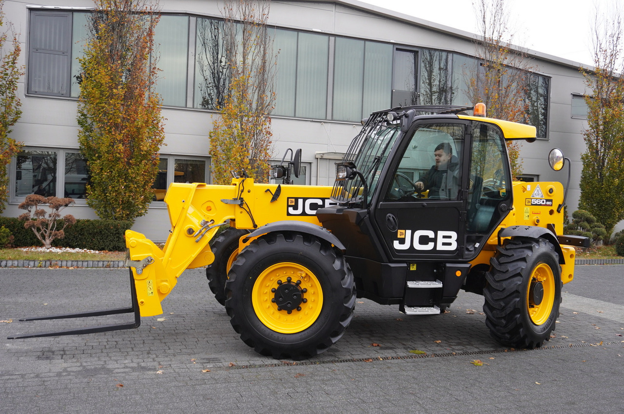 JCB 560-80 / 6 ton lifting capacity / power 146 HP - Loader depan teleskopik: gambar 4 JCB 560-80 / 6 ton lifting capacity / power 146 HP - Loader depan teleskopik: gambar 4