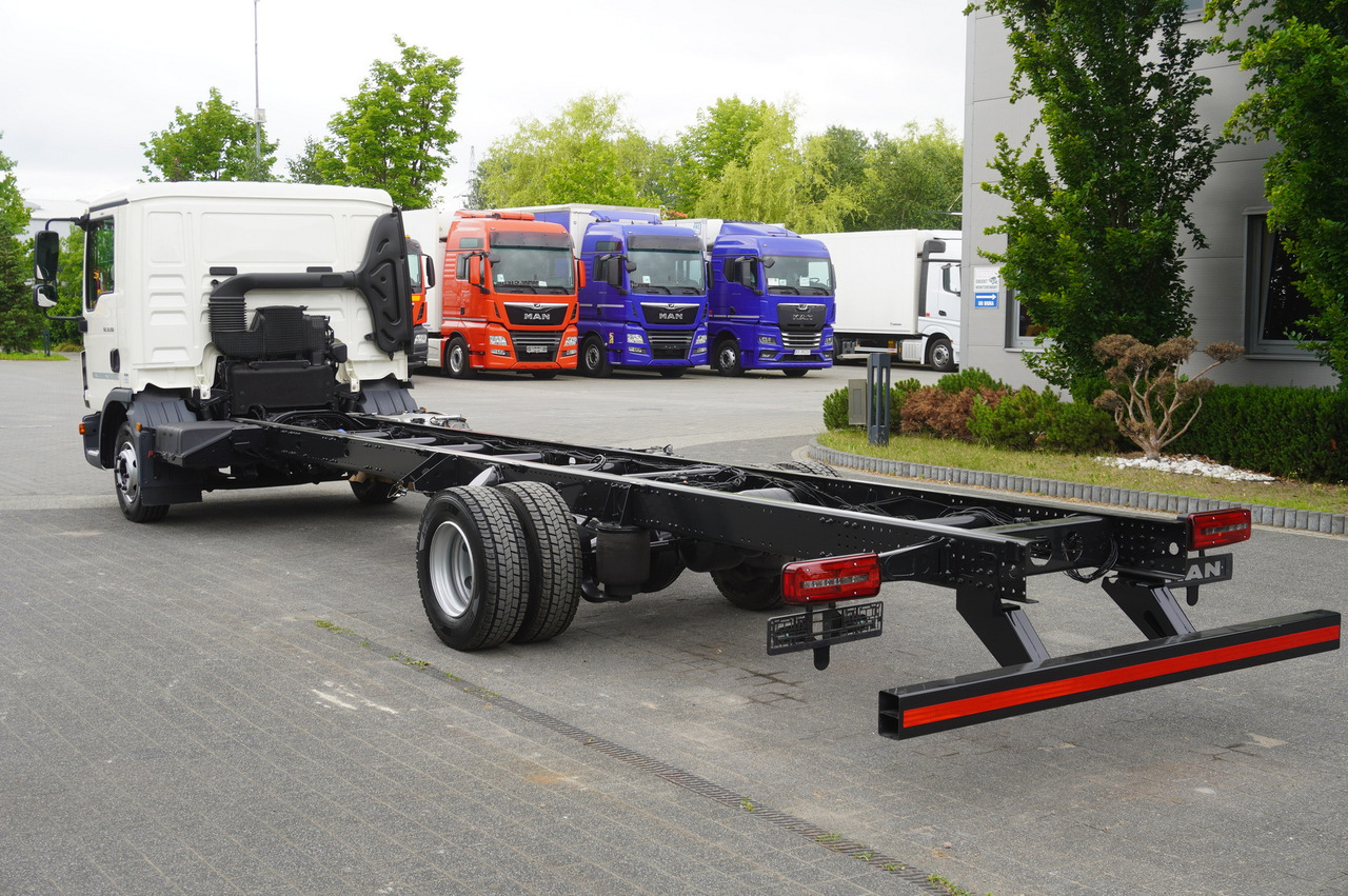 MAN TGL 12.190 / Chassis 8 m / 100 tho. km - Truk sasis: gambar 4 MAN TGL 12.190 / Chassis 8 m / 100 tho. km - Truk sasis: gambar 4
