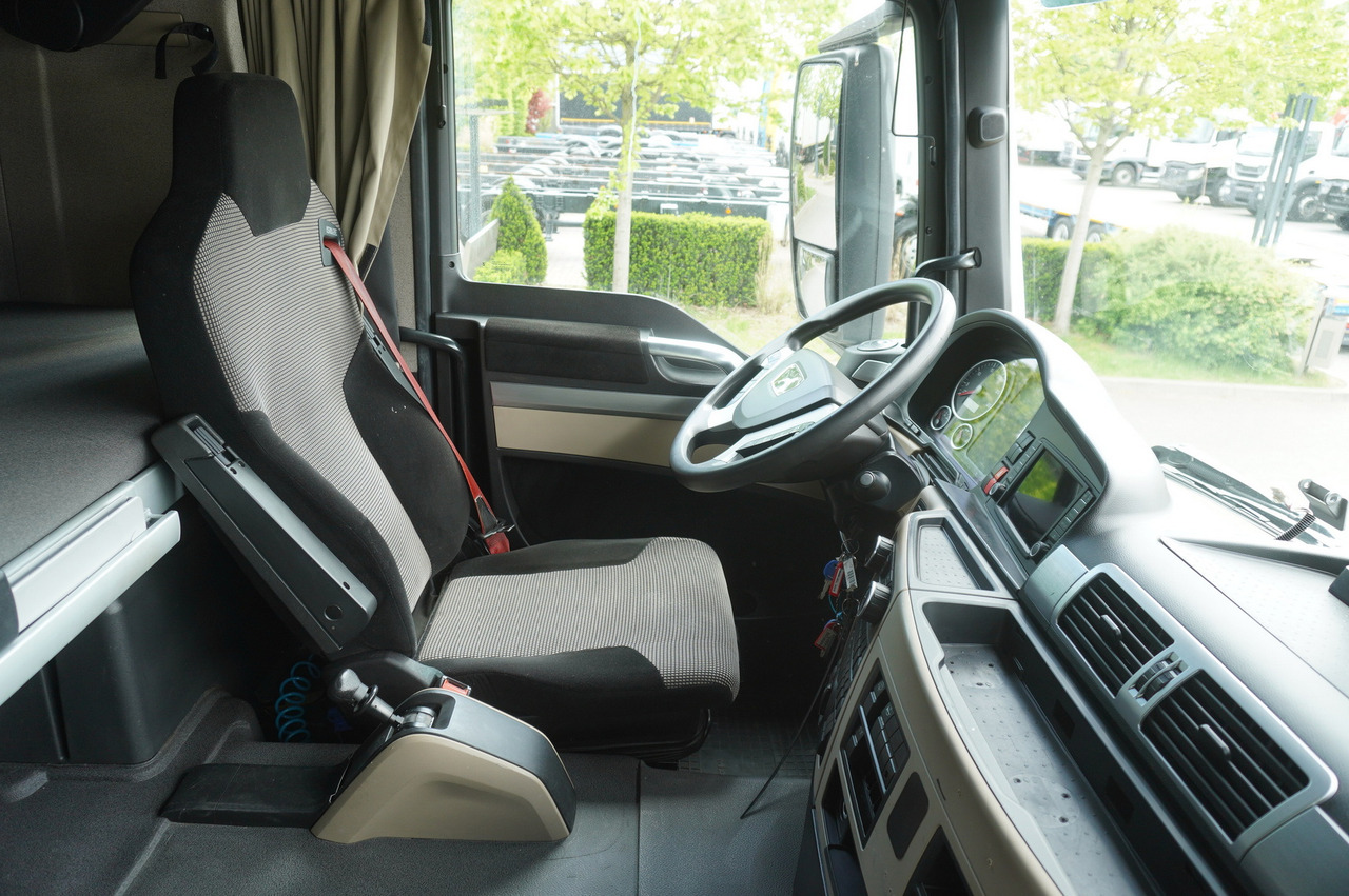Truk sasis MAN TGS 26.420 / 7.5 m chassis / 14.5 t load cap. / Sleeping cab: gambar 27