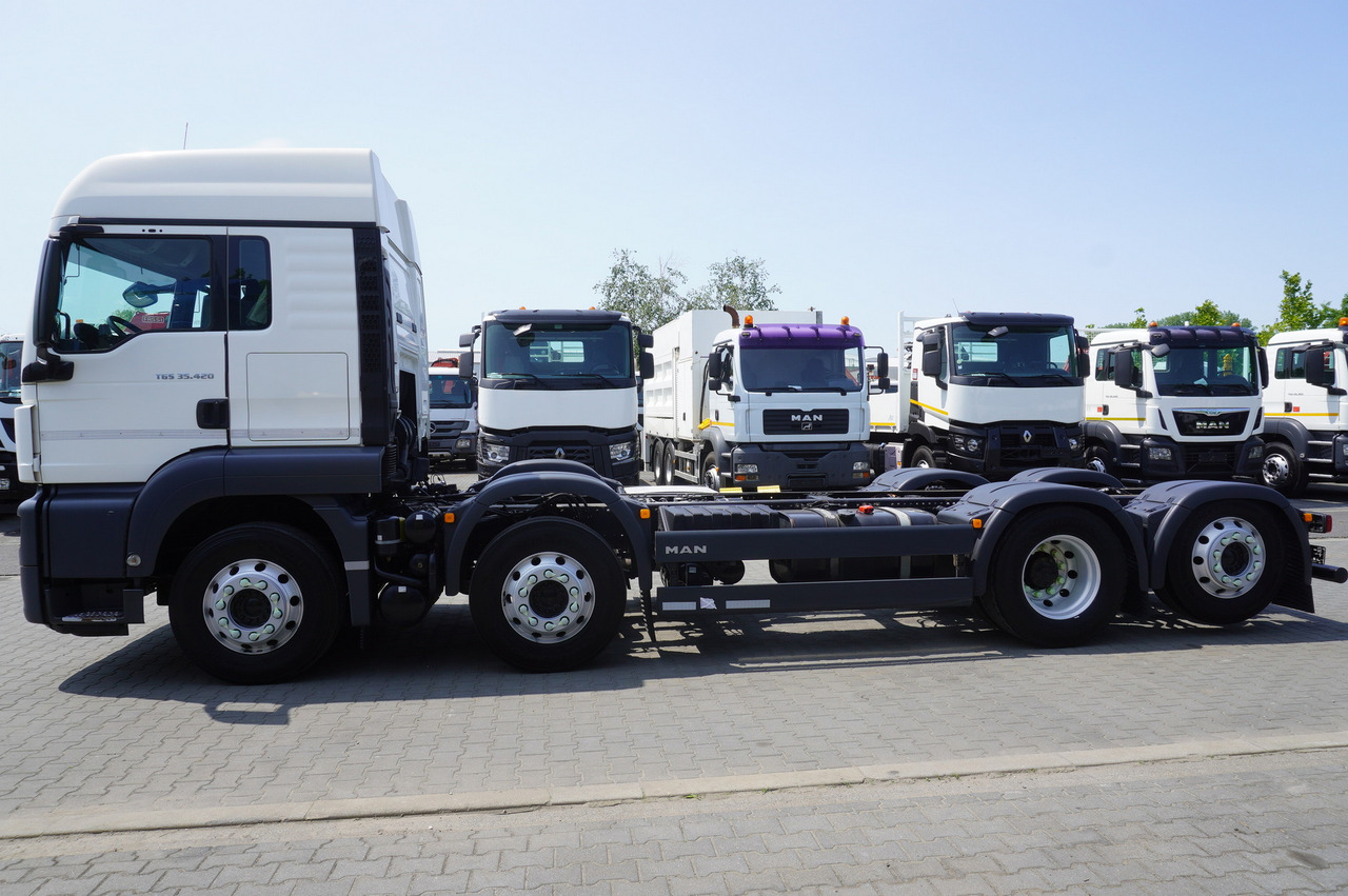 MAN TGS 35.420 8x2 / Chassis 6.4 m / 3 steered axles - Truk sasis: gambar 3 MAN TGS 35.420 8x2 / Chassis 6.4 m / 3 steered axles - Truk sasis: gambar 3