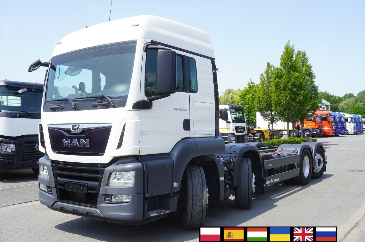 MAN TGS 35.420 8x2 / Chassis 6.4 m / 3 steered axles - Truk sasis: gambar 1 MAN TGS 35.420 8x2 / Chassis 6.4 m / 3 steered axles - Truk sasis: gambar 1