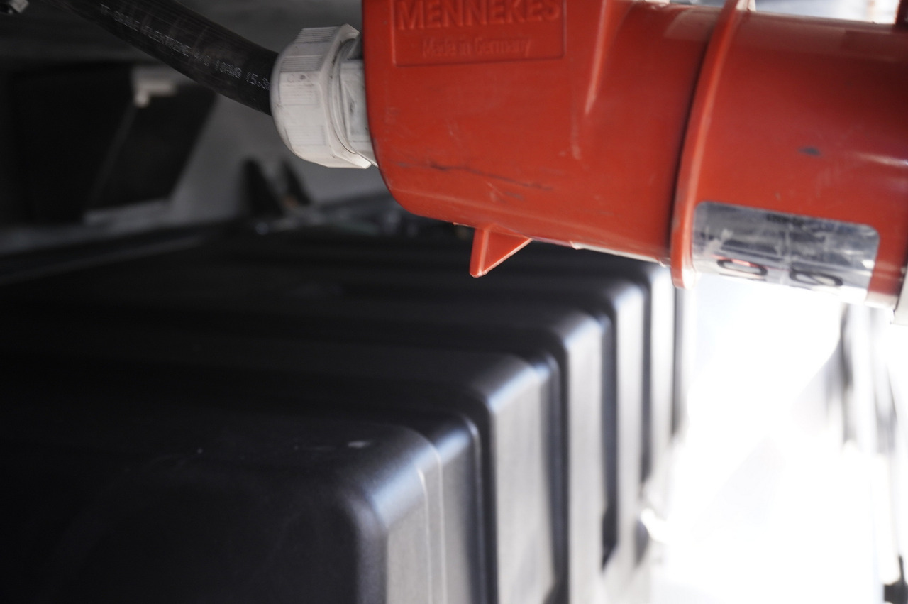 Leasing MAN TGX 26.500 E6 XXL / Schmitz 19 pallets / Thermoking / steering axle MAN TGX 26.500 E6 XXL / Schmitz 19 pallets / Thermoking / steering axle: gambar 23 Leasing MAN TGX 26.500 E6 XXL / Schmitz 19 pallets / Thermoking / steering axle MAN TGX 26.500 E6 XXL / Schmitz 19 pallets / Thermoking / steering axle: gambar 23