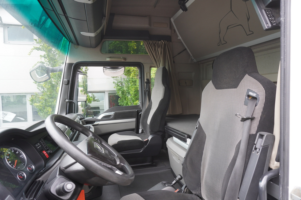 Truk dengan terpal samping MAN TGX 35.580 E6 8x4 /4 / 23 EPAL tarp superstructure / 4th axle steered: gambar 18 Truk dengan terpal samping MAN TGX 35.580 E6 8x4 /4 / 23 EPAL tarp superstructure / 4th axle steered: gambar 18