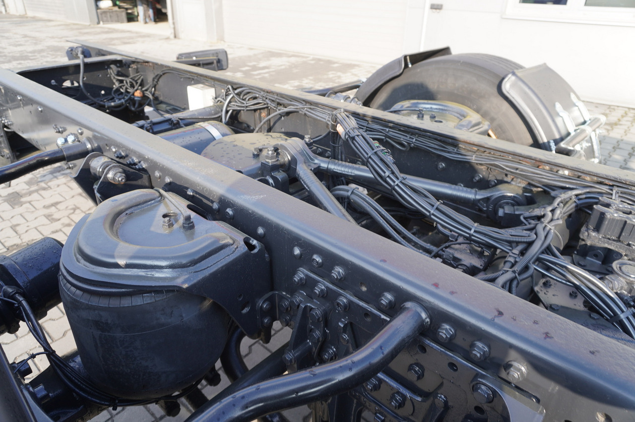 Leasing MAN TGX 35.580 E6 8x4/4 - 8.8m chassis frame MAN TGX 35.580 E6 8x4/4 - 8.8m chassis frame: gambar 17 Leasing MAN TGX 35.580 E6 8x4/4 - 8.8m chassis frame MAN TGX 35.580 E6 8x4/4 - 8.8m chassis frame: gambar 17