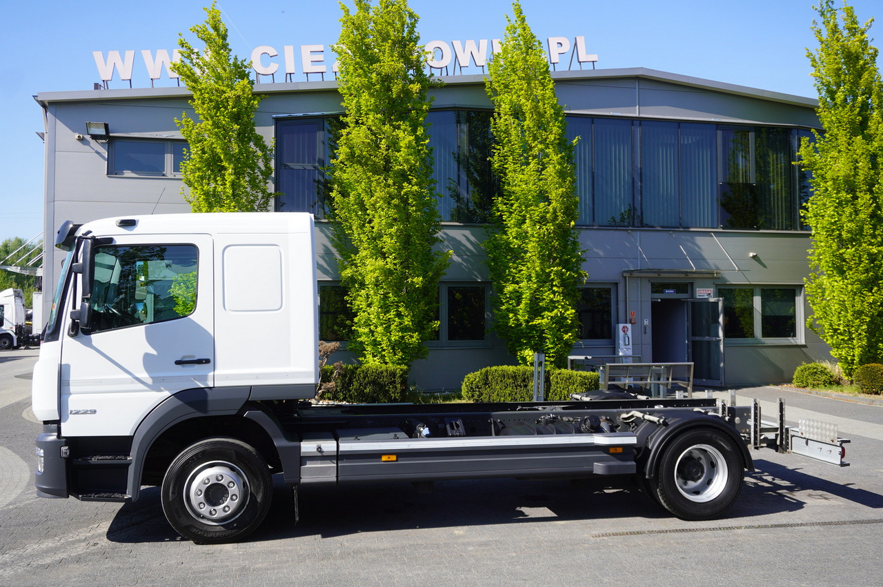 MERCEDES-BENZ 1223 / Full ADR / 440 cm chassis / Sleeper cab / 175 tho. km - Truk sasis: gambar 4 MERCEDES-BENZ 1223 / Full ADR / 440 cm chassis / Sleeper cab / 175 tho. km - Truk sasis: gambar 4