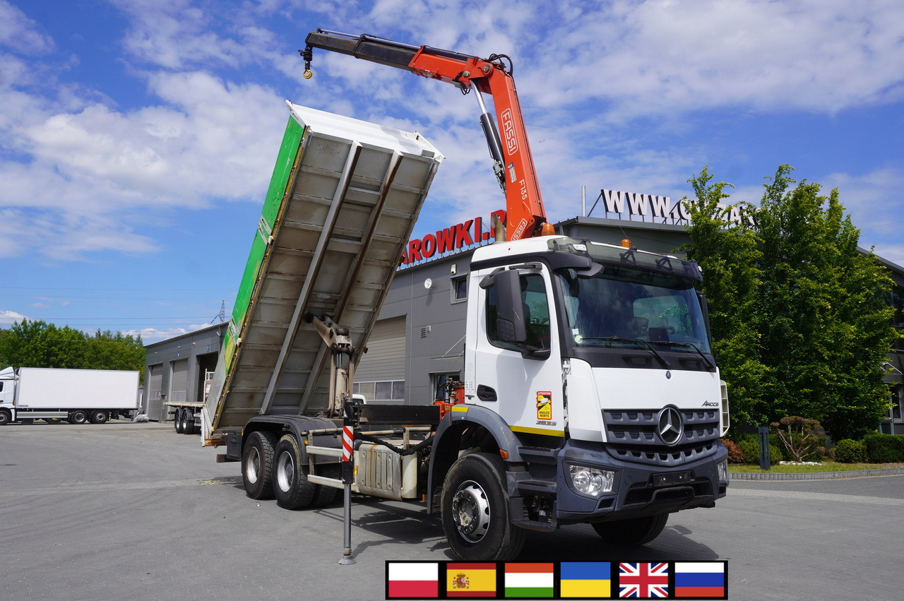 MERCEDES-BENZ AROCS 2633 6x4 / 5.5 T crane FASSI F135 / Tipper 15 EPAL - Truk derek: gambar 1 MERCEDES-BENZ AROCS 2633 6x4 / 5.5 T crane FASSI F135 / Tipper 15 EPAL - Truk derek: gambar 1