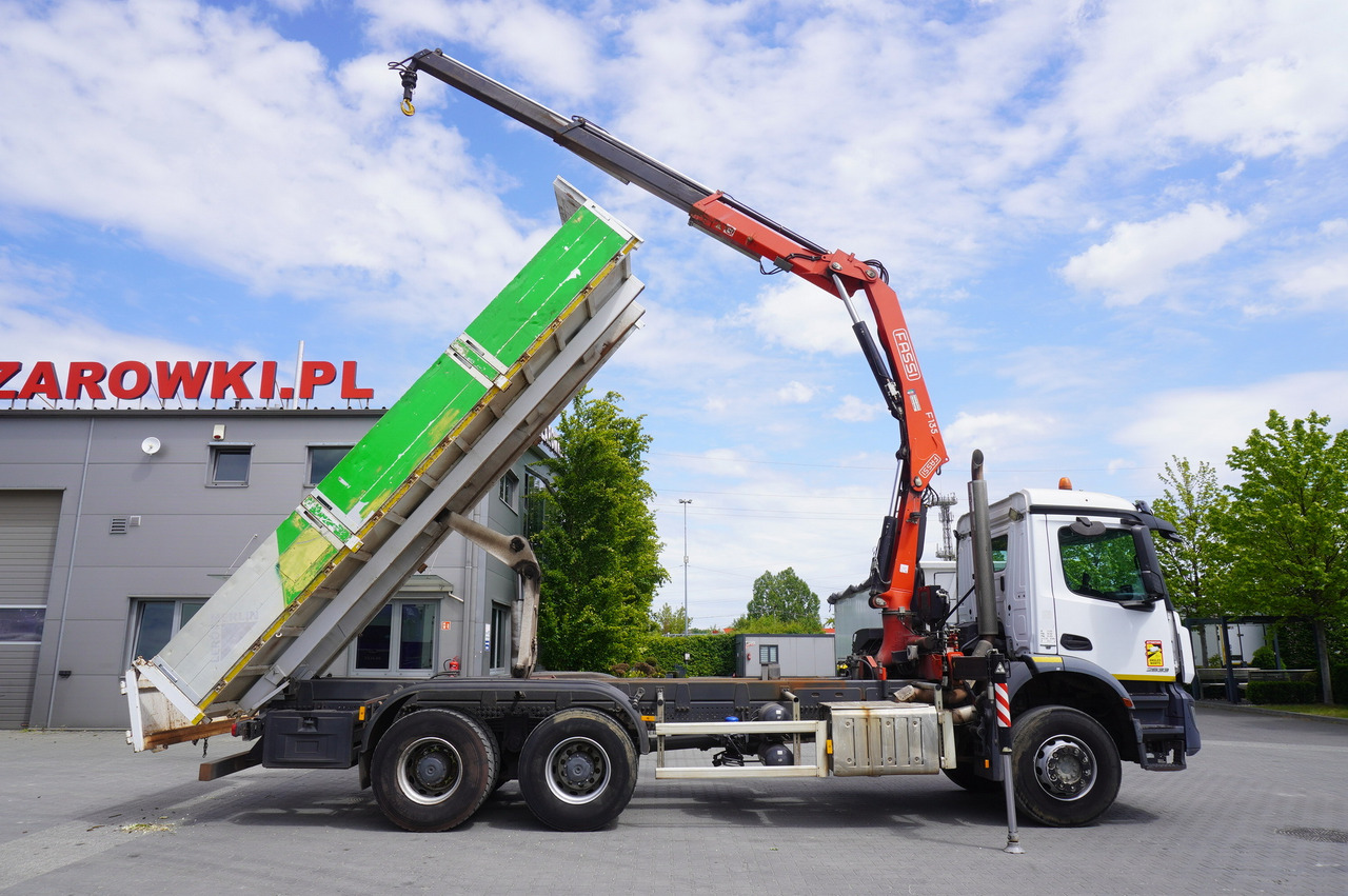 MERCEDES-BENZ AROCS 2633 6x4 / 5.5 T crane FASSI F135 / Tipper 15 EPAL - Truk jungkit, Truk derek: gambar 4 MERCEDES-BENZ AROCS 2633 6x4 / 5.5 T crane FASSI F135 / Tipper 15 EPAL - Truk jungkit, Truk derek: gambar 4