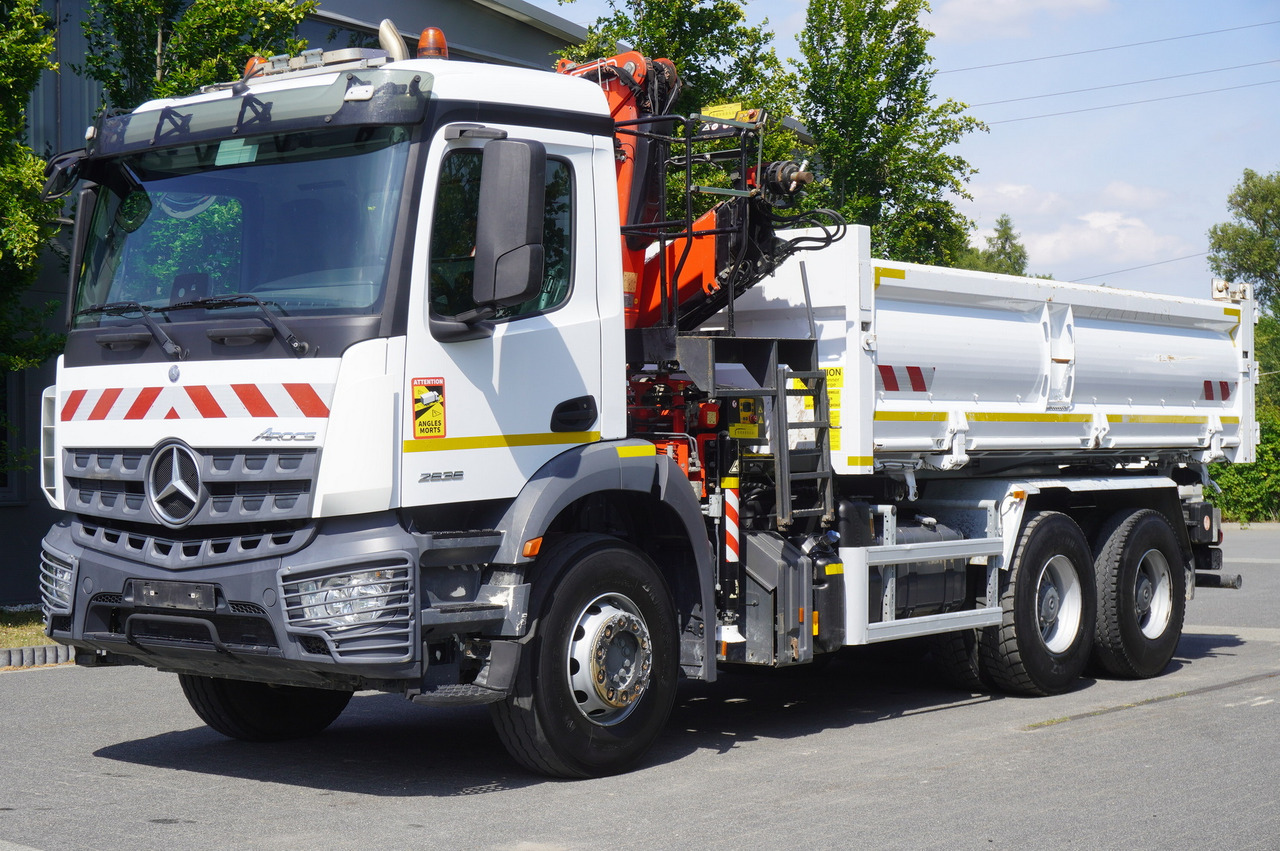MERCEDES-BENZ AROCS 2636 / Fassi F155A.0.22 crane 6t / 120 tho. km / 3-sided dump truck / 2 x Bordmatic - Truk flatbed, Truk derek: gambar 3 MERCEDES-BENZ AROCS 2636 / Fassi F155A.0.22 crane 6t / 120 tho. km / 3-sided dump truck / 2 x Bordmatic - Truk flatbed, Truk derek: gambar 3
