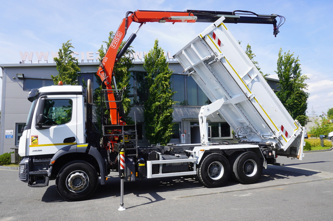 MERCEDES-BENZ AROCS 2636 / Fassi F155A.0.22 crane 6t / 120 tho. km / 3-sided dump truck / 2 x Bordmatic - Truk flatbed, Truk derek: gambar 5 MERCEDES-BENZ AROCS 2636 / Fassi F155A.0.22 crane 6t / 120 tho. km / 3-sided dump truck / 2 x Bordmatic - Truk flatbed, Truk derek: gambar 5