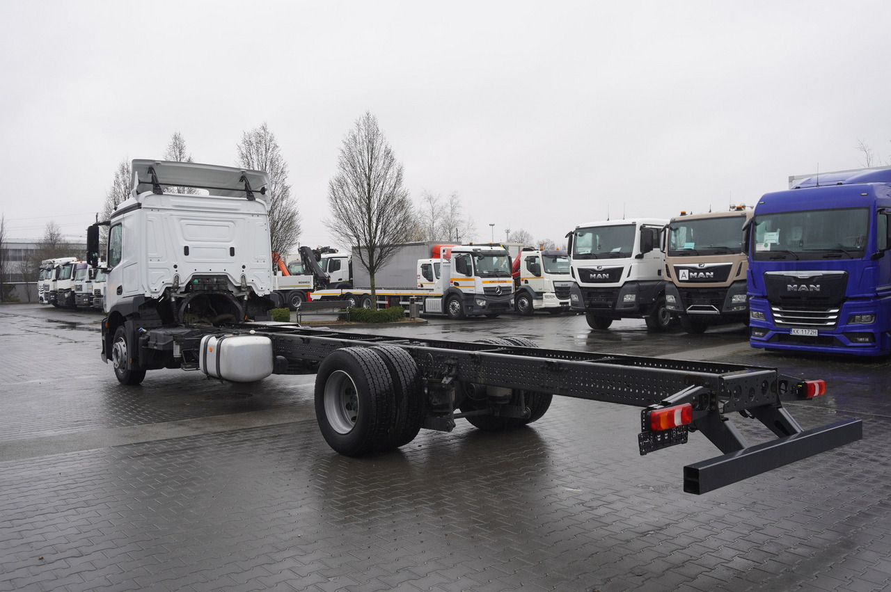 MERCEDES-BENZ Actros 1824 / 9.1 m chassis / ADR AT / sleeping cabin - Truk sasis: gambar 5 MERCEDES-BENZ Actros 1824 / 9.1 m chassis / ADR AT / sleeping cabin - Truk sasis: gambar 5