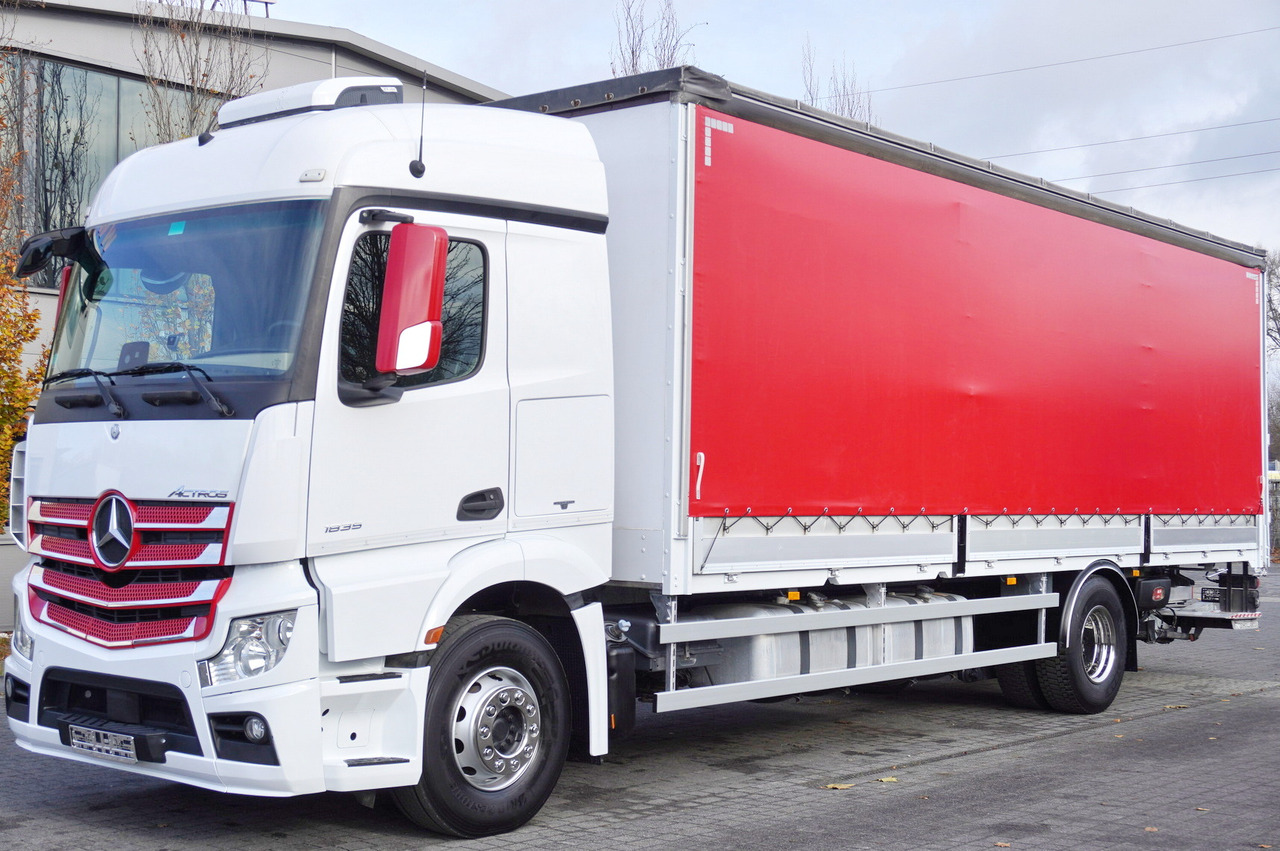 MERCEDES-BENZ Actros 1835 E6 4×2 / Curtainsider 21 pallets / tail lift 1.5t - Truk dengan terpal samping: gambar 1 MERCEDES-BENZ Actros 1835 E6 4×2 / Curtainsider 21 pallets / tail lift 1.5t - Truk dengan terpal samping: gambar 1