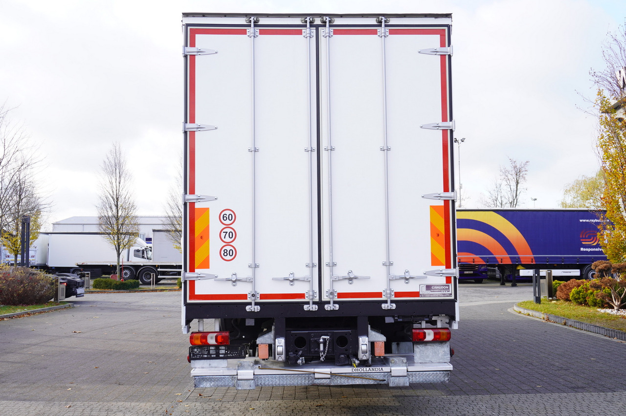 MERCEDES-BENZ Actros 1835 E6 4×2 / Curtainsider 21 pallets / tail lift 1.5t - Truk dengan terpal samping: gambar 2 MERCEDES-BENZ Actros 1835 E6 4×2 / Curtainsider 21 pallets / tail lift 1.5t - Truk dengan terpal samping: gambar 2