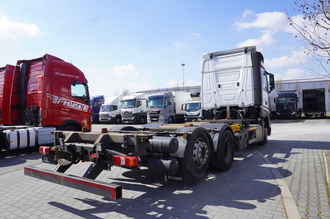 MERCEDES-BENZ Actros 2543 / BDF / Retarder / sleeping cabin - Pengangkut kontainer/ Container truck: gambar 5 MERCEDES-BENZ Actros 2543 / BDF / Retarder / sleeping cabin - Pengangkut kontainer/ Container truck: gambar 5