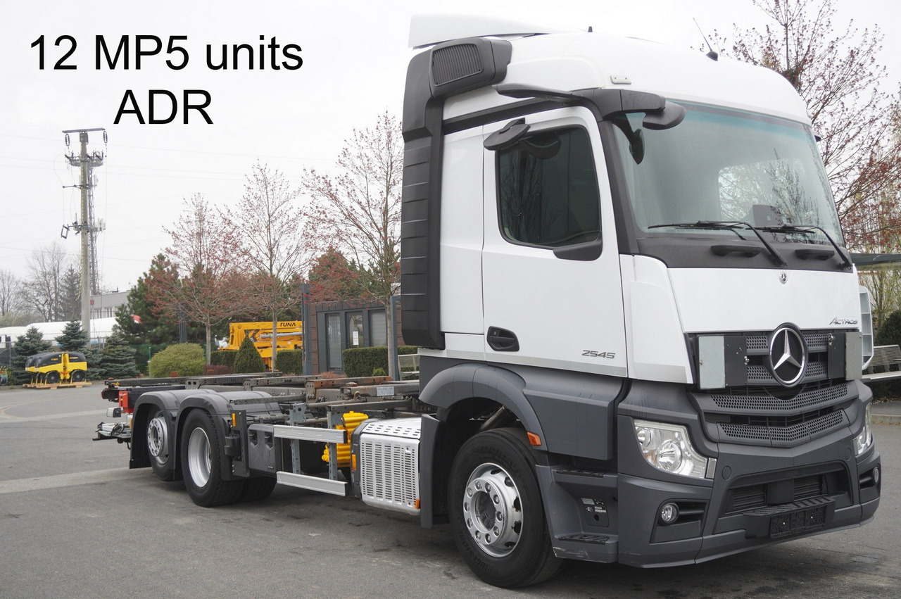 MERCEDES-BENZ Actros 2545 6×2 MP5 / ADR / several units - Pengangkut kontainer/ Container truck: gambar 1 MERCEDES-BENZ Actros 2545 6×2 MP5 / ADR / several units - Pengangkut kontainer/ Container truck: gambar 1