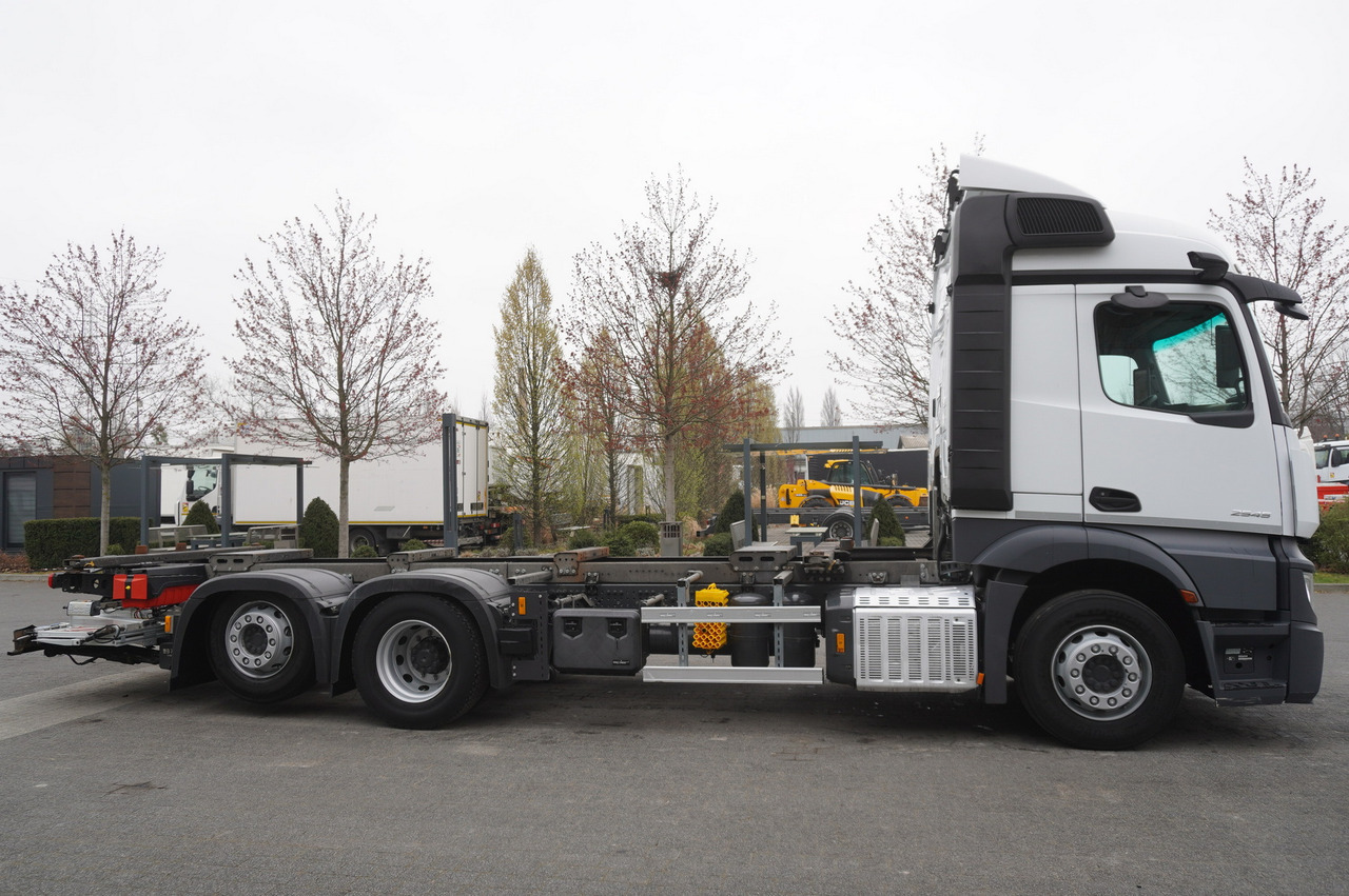 MERCEDES-BENZ Actros 2545 6×2 MP5 / ADR / several units - Pengangkut kontainer/ Container truck: gambar 2 MERCEDES-BENZ Actros 2545 6×2 MP5 / ADR / several units - Pengangkut kontainer/ Container truck: gambar 2