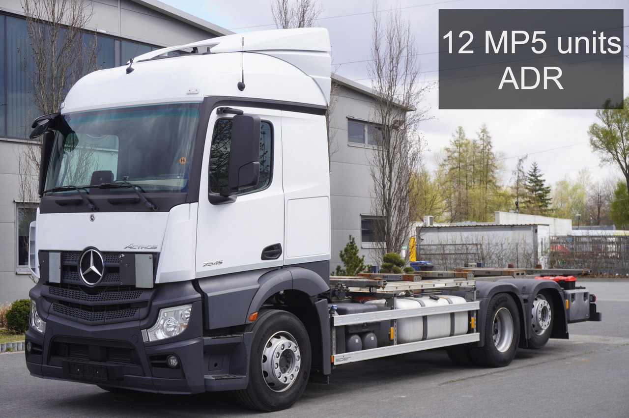 MERCEDES-BENZ Actros 2545 6×2 MP5 / ADR / several units - Pengangkut kontainer/ Container truck: gambar 1 MERCEDES-BENZ Actros 2545 6×2 MP5 / ADR / several units - Pengangkut kontainer/ Container truck: gambar 1