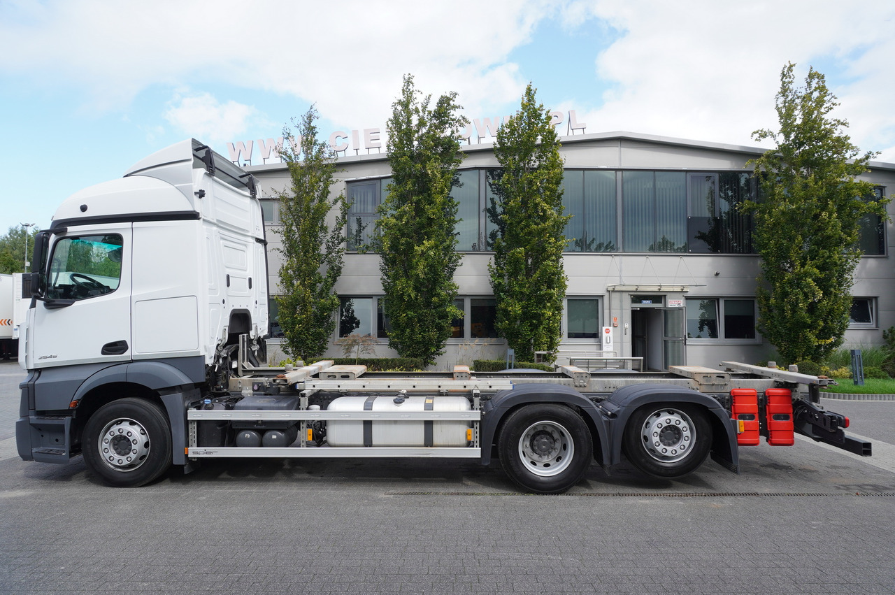 MERCEDES-BENZ Actros 2545 6×2 MP5 / Full ADR / 2 units - Pengangkut kontainer/ Container truck: gambar 3 MERCEDES-BENZ Actros 2545 6×2 MP5 / Full ADR / 2 units - Pengangkut kontainer/ Container truck: gambar 3
