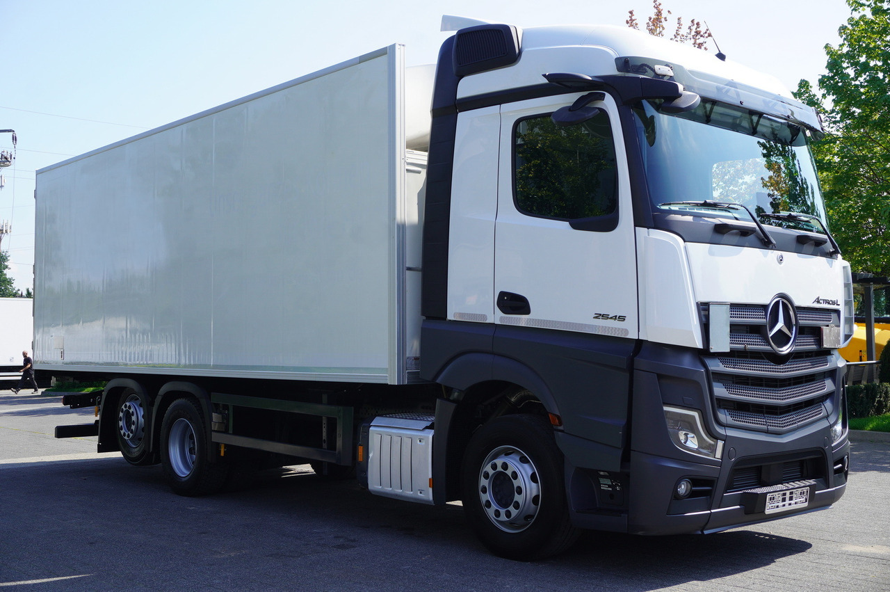 MERCEDES-BENZ Actros 2545 MP5 6×2 E6 / Kiesling meat hook refrigerator / Carrier Supra 1250 / 2022 - Truk berpendingin: gambar 5 MERCEDES-BENZ Actros 2545 MP5 6×2 E6 / Kiesling meat hook refrigerator / Carrier Supra 1250 / 2022 - Truk berpendingin: gambar 5