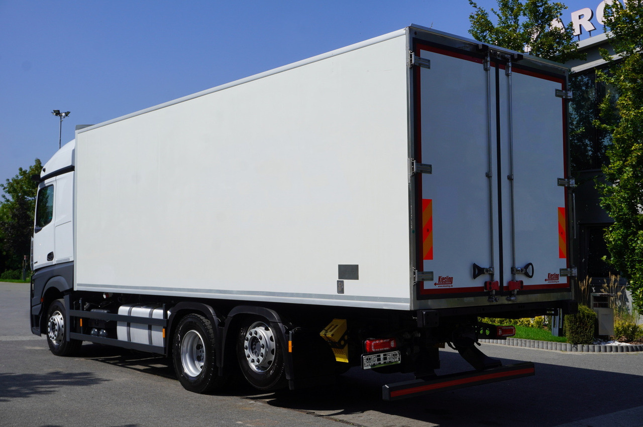 MERCEDES-BENZ Actros 2545 MP5 6×2 E6 / Kiesling meat hook refrigerator / Carrier Supra 1250 / 2022 - Truk berpendingin: gambar 3 MERCEDES-BENZ Actros 2545 MP5 6×2 E6 / Kiesling meat hook refrigerator / Carrier Supra 1250 / 2022 - Truk berpendingin: gambar 3