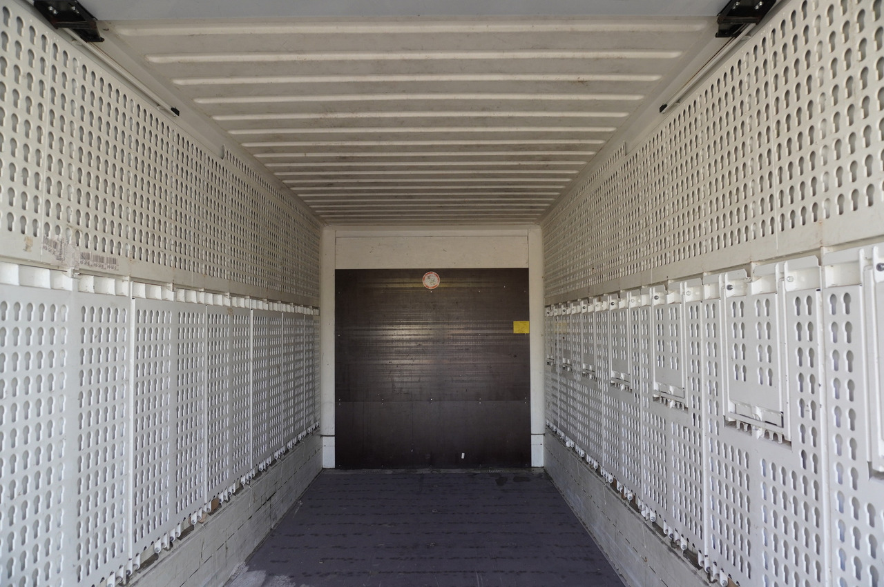 MERCEDES-BENZ Actros 2545 MP5 / KRONE 18 EPAL box body / ADR AT - Truk berpendingin: gambar 4 MERCEDES-BENZ Actros 2545 MP5 / KRONE 18 EPAL box body / ADR AT - Truk berpendingin: gambar 4