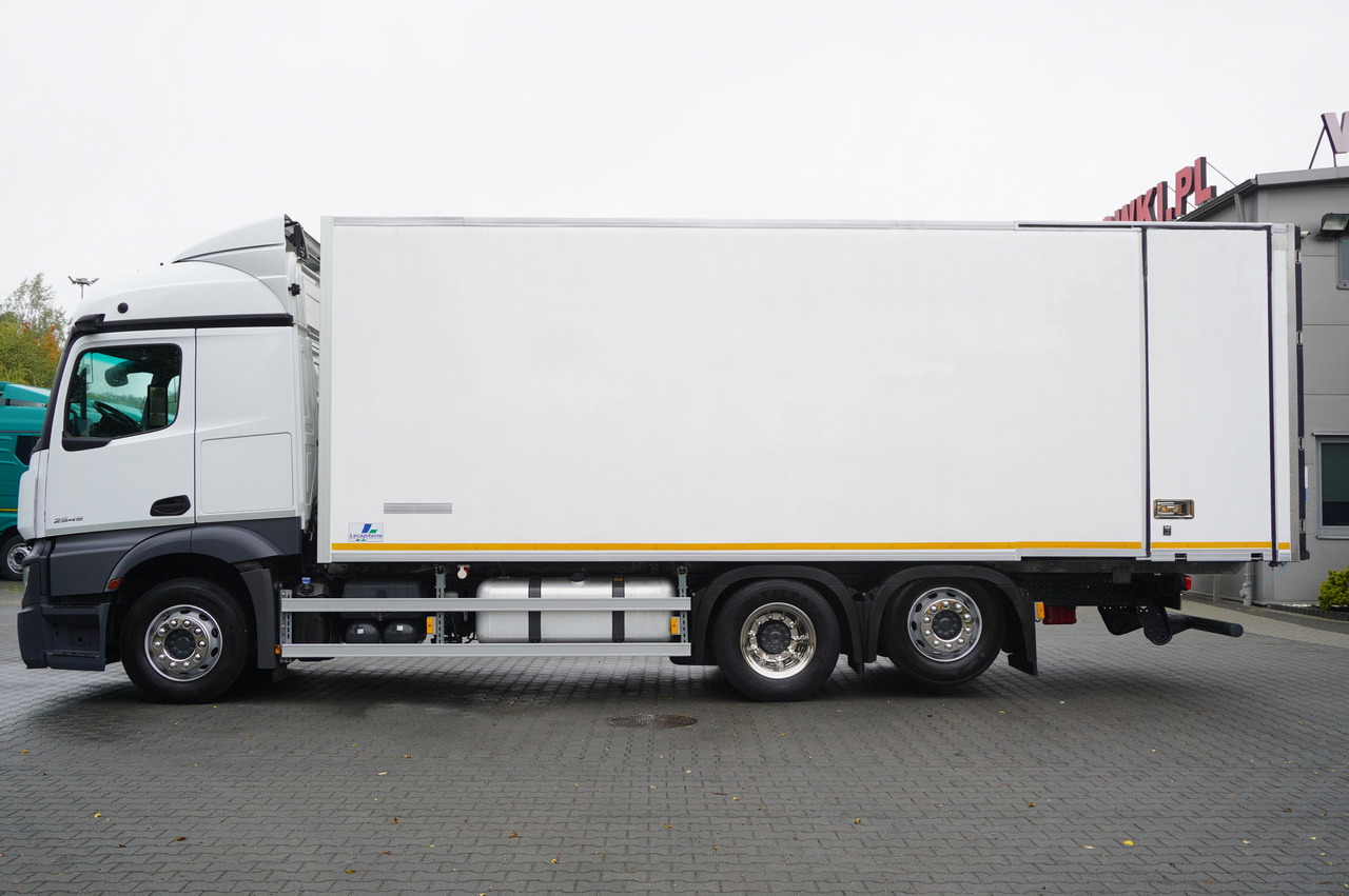MERCEDES-BENZ Actros 2545 MP5 / Lecapitaine 18 EPAL refrigerator / Bitemperature / Carrier Supra 850 MT / ADR AT - Truk berpendingin: gambar 2 MERCEDES-BENZ Actros 2545 MP5 / Lecapitaine 18 EPAL refrigerator / Bitemperature / Carrier Supra 850 MT / ADR AT - Truk berpendingin: gambar 2