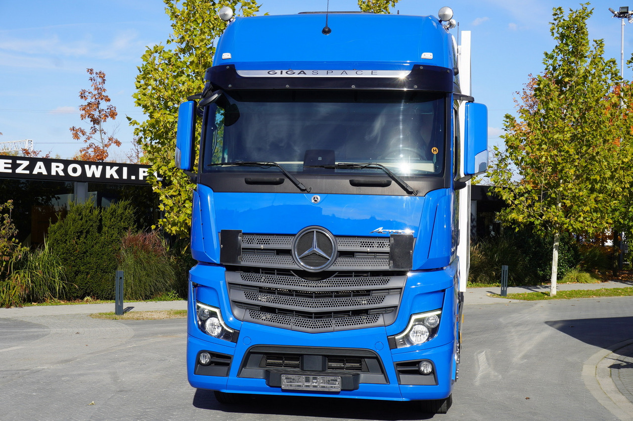 MERCEDES-BENZ Actros 2548 E6 / GIGA / Cab Lounge chair / Lamberet Refrigerator / Carrier Supra 950 - Truk berpendingin: gambar 5 MERCEDES-BENZ Actros 2548 E6 / GIGA / Cab Lounge chair / Lamberet Refrigerator / Carrier Supra 950 - Truk berpendingin: gambar 5