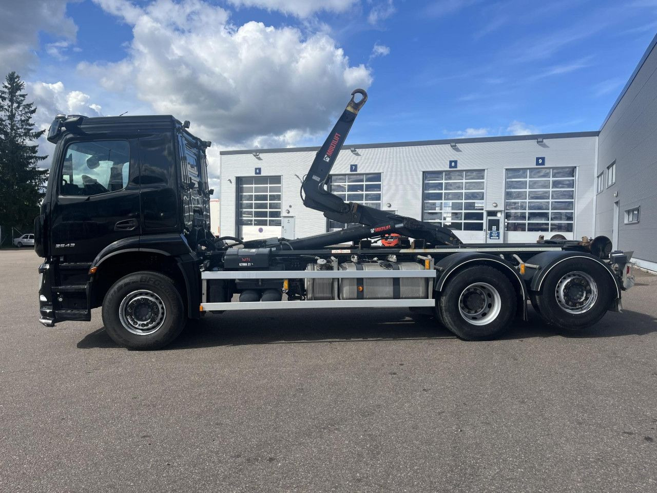 MERCEDES-BENZ Arocs 2543 6x2*4 / 21t Hooklift HIAB ULT21Z56 / 2022 - Hook lift: gambar 1 MERCEDES-BENZ Arocs 2543 6x2*4 / 21t Hooklift HIAB ULT21Z56 / 2022 - Hook lift: gambar 1