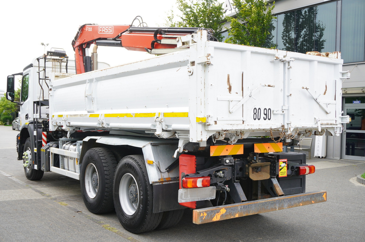 Truk derek MERCEDES-BENZ Arocs 2636 / 6x4 / HDS Fassi / 3-Way Tipper / Bortmatic: gambar 14 Truk derek MERCEDES-BENZ Arocs 2636 / 6x4 / HDS Fassi / 3-Way Tipper / Bortmatic: gambar 14