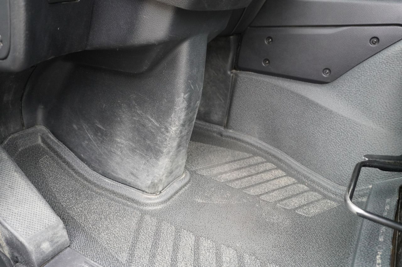 Truk derek MERCEDES-BENZ Arocs 2636 / 6x4 / HDS Fassi / 3-Way Tipper / Bortmatic: gambar 27 Truk derek MERCEDES-BENZ Arocs 2636 / 6x4 / HDS Fassi / 3-Way Tipper / Bortmatic: gambar 27